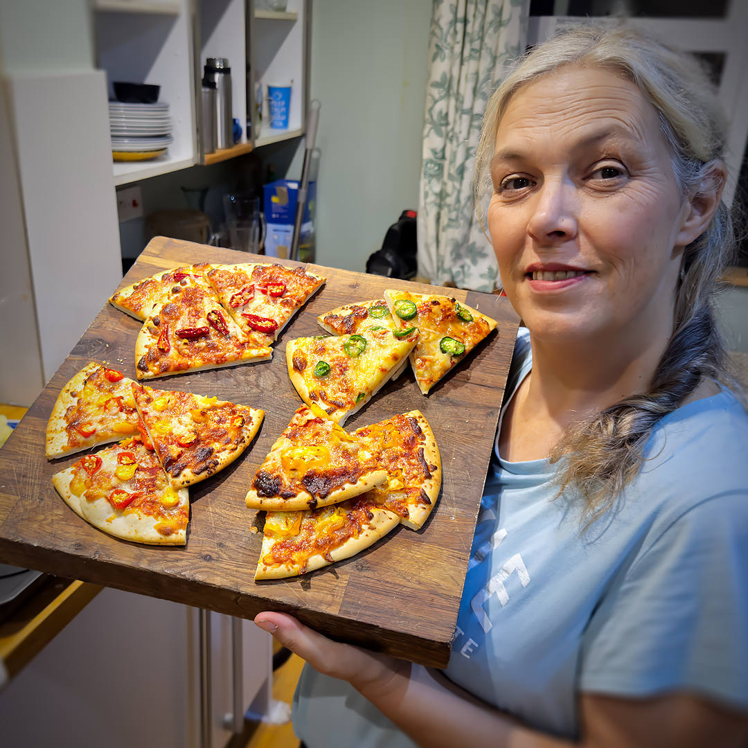 world of chillies: chillies on pizza